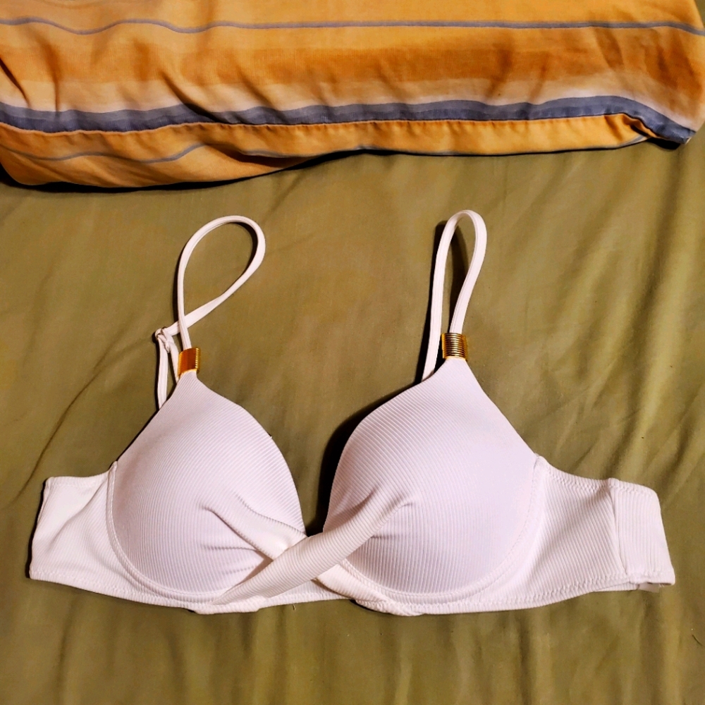 Shein Solid cut out underwire bikini top BRAND NEW